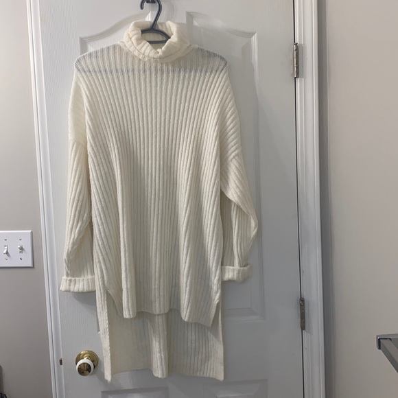 Missguided Oversized Sweater - Picture 2 of 2